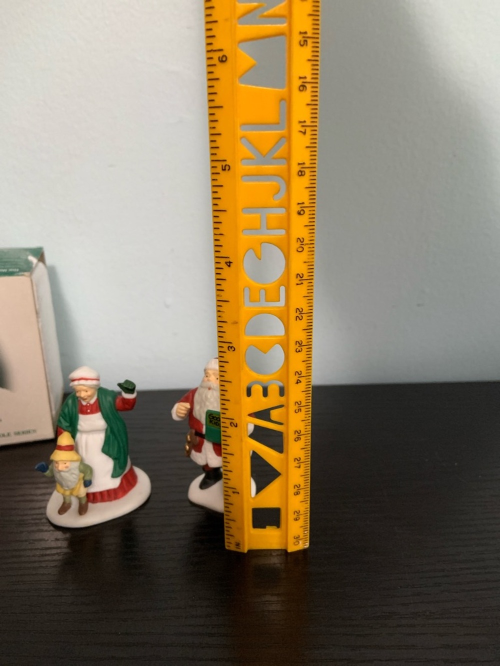 Dept. 56 1999 North Pole Series Figure ‘Santa & Mrs. Claus - Picture 8 of 9